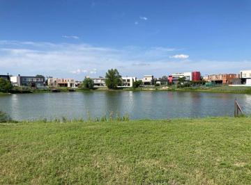 Terreno · 1050m² · Lote Al Agua en La Laguna Central de Cantón Norte