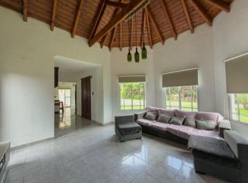 Casa · 200m² · 4 Ambientes · 2 Cocheras · Casa Venta Hudson El Carmencito Apto Banco Nacion