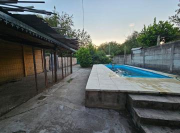 Casa · 80m² · 3 Ambientes · 1 Cochera · Venta Casa con Piscina en Jose C Paz