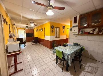 Casa · 88m² · 4 Ambientes · 1 Cochera · Venta Casa en Baigorria Dos Dorm. y Jardín