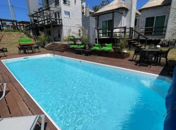 Casa · 254m² · 8 Ambientes · 6 Cocheras · Complejo de 6 Cabañas en Venta en Punta del Diablo