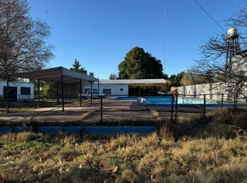 Quinta vacacional · 163m² · 1 Dormitorio · Casa con Quincho Sobre Rucanelo 3663