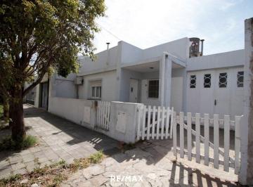 Casa · 152m² · 7 Ambientes · 1 Cochera · Venta Dos Casas en Bloque en Barrio Pacifico