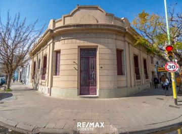 Casa · 192m² · 5 Ambientes · 1 Cochera · Venta Casa Centrica