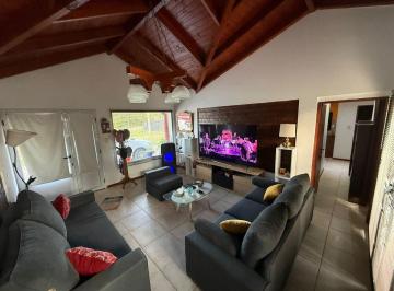 Casa · 160m² · 3 Ambientes · 1 Cochera · Venta Casa con Pileta Carrio Privado Pago Chico