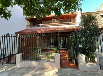 Casa · 203m² · 5 Ambientes · 2 Cocheras · Venta Casa 5 Amb Pueyrredon Jardin Coch Quinch