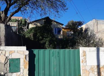 Casa · 100m² · 4 Ambientes · 2 Casas Sobre 540 m² Terreno a m Avda Rivadavia