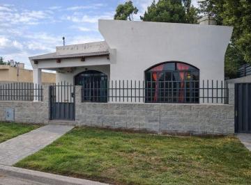 Casa · 136m² · 4 Ambientes · 1 Cochera · Casa 3 Dorm. en Standart