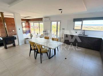 Casa · 190m² · 4 Ambientes · 2 Cocheras · Casa 3 Dorm. en Bella Vista Oeste