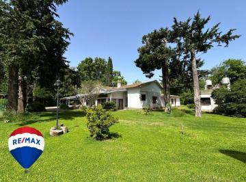 Casa · 550m² · 5 Ambientes · 1 Cochera · Venta Casa 5 Amb + Dep de Servicio La Lonja, Pilar