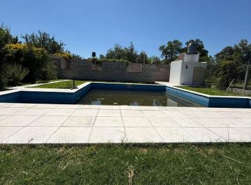 Quinta vacacional · 75m² · 1 Dormitorio · 1 Cochera · Gran Terreno con Quincho y Pileta - Arroyo Leyes