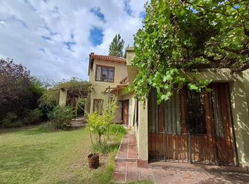 Casa · 245m² · 6 Ambientes · 2 Cocheras · Venta Casa 3 Hab. Chacras de Coria - Calle Privada
