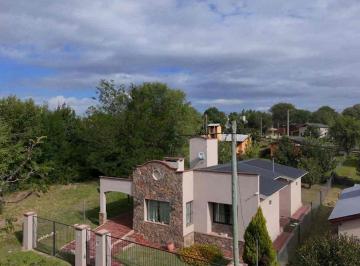 Casa · 140m² · 4 Ambientes · 1 Cochera · Casa 3 Dorm. en Los Reartes a 200 m del Río