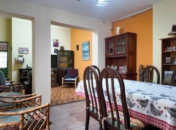 Casa · 126m² · 4 Ambientes · 1 Cochera · Casa 4 Amb en Venta en Gerli Local Patio Parrilla.