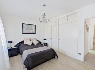 Casa · 162m² · 5 Ambientes · 1 Cochera · Casa 5 Ambientes en Venta en Banfield con Pileta