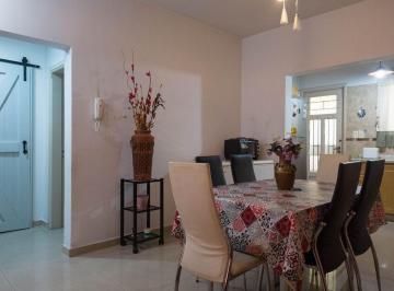 Casa · 214m² · 4 Ambientes · 2 Cocheras · Venta Casa 4 Amb Cochera Parrilla Patio Gerli