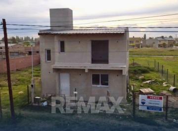 Casa · 108m² · 4 Ambientes · Casa en Venta, Plottier