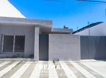 Casa · 75m² · 4 Ambientes · 2 Cocheras · Casa Venta 2 Dorm Macrocentro