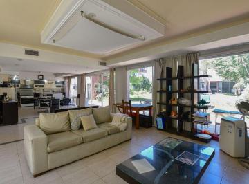 Casa · 413m² · 6 Ambientes · Casa 5 Dorm. en Venta La Plata con Pileta