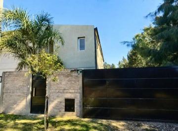 Casa · 146m² · 5 Ambientes · Casa en Venta Parque Sicardi 4 Dorm.