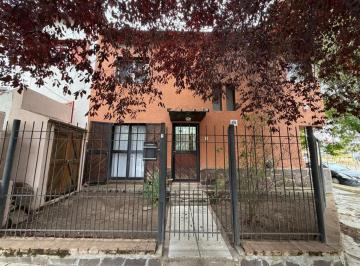 Casa · 142m² · 5 Ambientes · 1 Cochera · Casa en Esquel