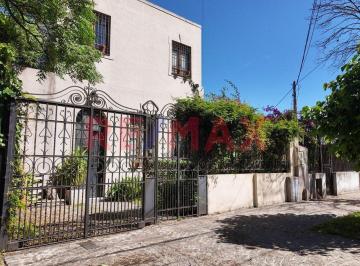 Casa · 200m² · 5 Ambientes · 1 Cochera · Venta - Casa - 5 Ambientes - Banfield - Apto Credito