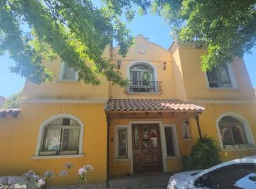 Casa · 275m² · 5 Ambientes · 1 Cochera · Casa en Barrio Cerrado – Funcionalidad y Amplitud