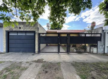 Casa · 66m² · 5 Ambientes · 1 Cochera · Casa 2 Dorm. | Cochera y Patio | Zona Alte Brown y Gdor. Crespo
