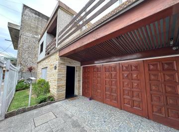 Casa · 200m² · 5 Ambientes · 3 Cocheras · En Venta Casa Apto Credito