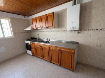 Casa · 133m² · 4 Ambientes · 1 Cochera · Casa 2 Dorm. | Cochera y Patio | a Media Cuadra de Almafuerte