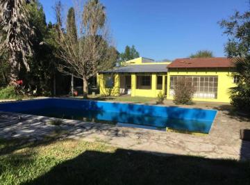 Casa · 275m² · 7 Ambientes · Casa Quinta en Venta en Los Hornos, La Plata