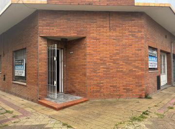 PH · 65m² · 3 Ambientes · 1 Cochera · PH de 3 Ambientes con Patio y Parrilla Cercano Al Centro de Moron