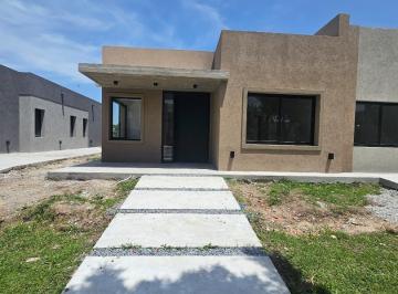 Casa · 150m² · 4 Ambientes · 2 Cocheras · Casa en Venta 1 Planta en Santo Tomas