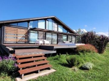 Casa · 110m² · 4 Ambientes · 2 Cocheras · Venta Casa Exclusivia Equipada en Punto Claro