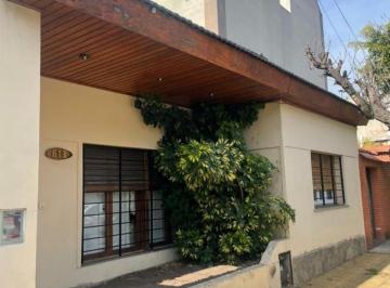 Casa de 4 ambientes, Morón · Venta Casa 4 Amb con Patio y Jardin en Villa Sarmiento