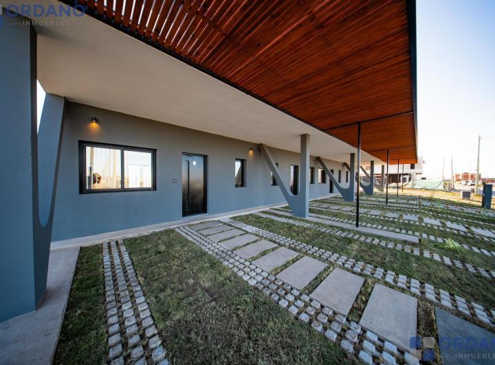 Casa · 99m² · 5 Ambientes · 2 Cocheras
