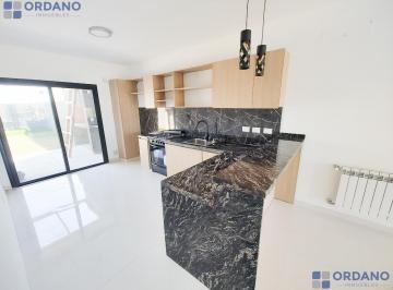 Casa · 84m² · 4 Ambientes · 1 Cochera · Docta Urbanizacion Duplex Categoria
