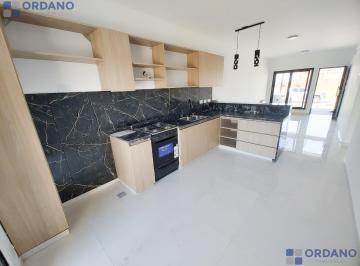 Casa · 84m² · 4 Ambientes · 1 Cochera · Docta Urbanizacion Duplex Categoria