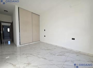 Casa · 84m² · 4 Ambientes · 1 Cochera · Docta Urbanizacion Duplex Categoria