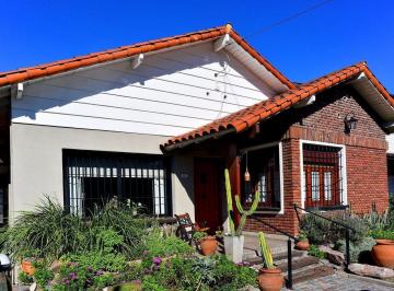 Casa · 171m² · 5 Ambientes · 4 Cocheras · Venta Casa Castelar Norte 5 Ambientes Apta Credito