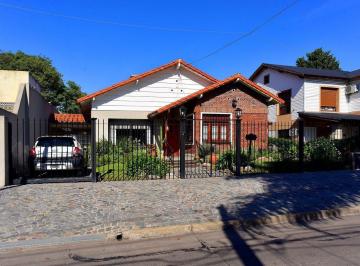 Casa · 171m² · 6 Ambientes · 5 Cocheras · Venta Casa Castelar Norte 5 Ambientes Apta Credito