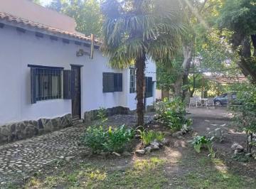 Casa · 116m² · 4 Ambientes · 2 Cocheras · Casa en Las Rabonas con Amplio Terreno y Pileta