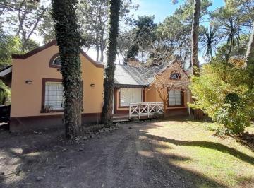 Casa · 135m² · 5 Ambientes · 1 Cochera · Casa en Zona Norte