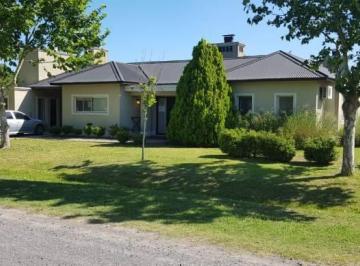 Casa · 231m² · 4 Ambientes · 3 Cocheras · Alquiler - Haras del Sur - Casa 5amb. Muy Linda! Pileta - Parrilla - 231 m² - Terreno 1588 m²