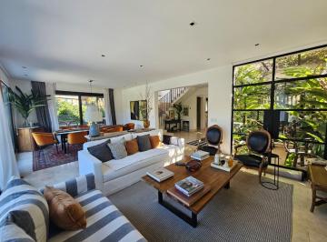 Casa · 580m² · 7 Ambientes · 6 Cocheras · Moderna Casa en Barrio Cerrado de La Horqueta
