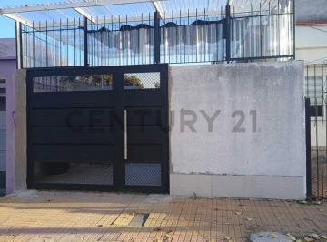 Casa · 40m² · 2 Ambientes · 1 Cochera · 12 Bis Esquina 77 - Casa en Venta con Patio, Pileta y Parrilla