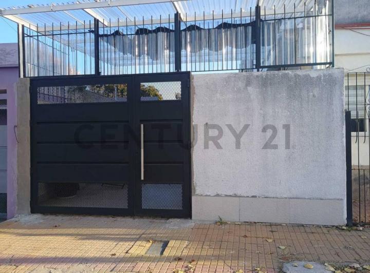 Casa · 40m² · 2 Ambientes · 1 Cochera