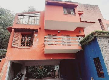 Casa · 234m² · 8 Ambientes · Venta de Casa 5 Dorm. B °los Perales