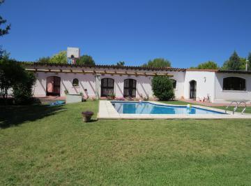 Casa · 256m² · 6 Ambientes · Casa en Chacras de Coria