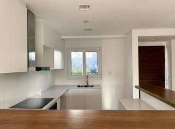 Casa · 141m² · 5 Ambientes · 2 Cocheras · Casa de 3 Dorm. en Venta a Estrenar en Barrio Privado en Martinez